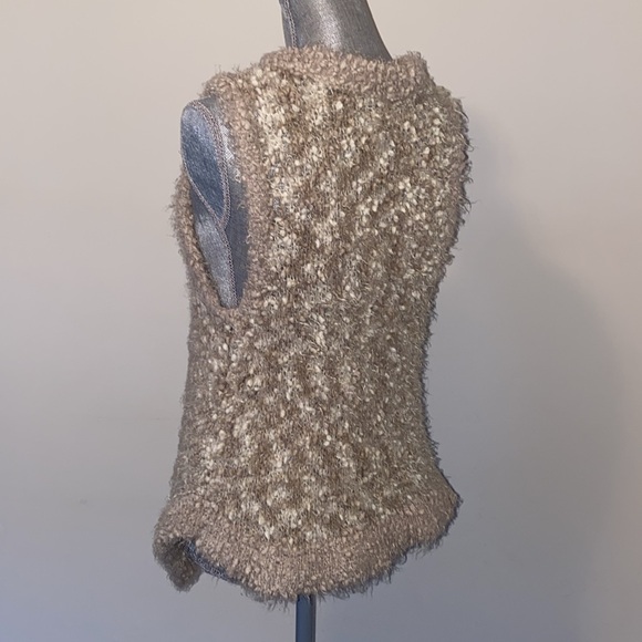 Kenzie Chunky Textured Boucle Loose Knit Sweater Vest Size Tan Medium - Picture 4 of 11
